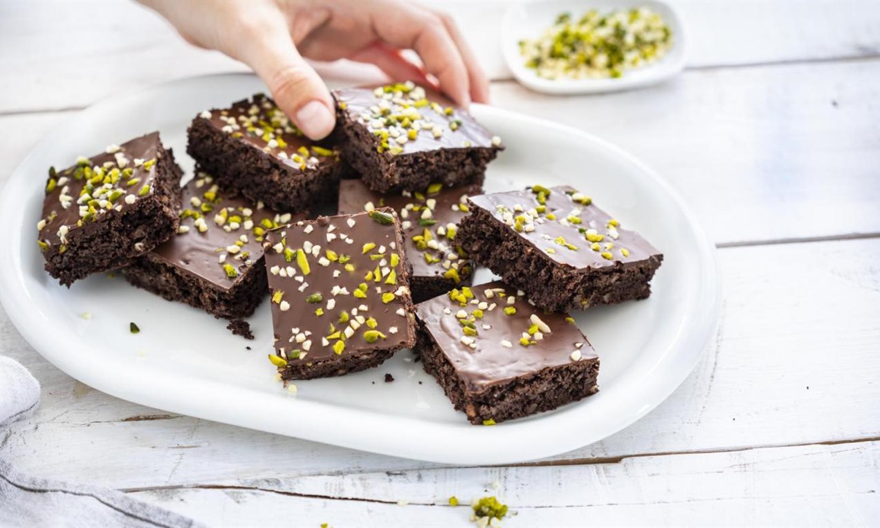 Pistachio Brownies Recipe | Dr. Oetker