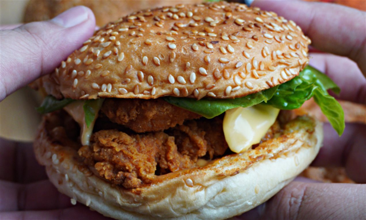 Spicy Crispy Chicken Burger Recipe | Dr. Oetker