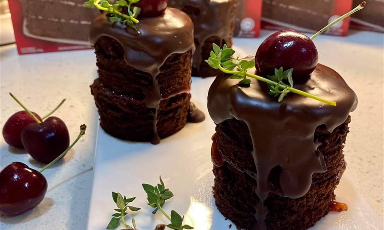 Mini Double Chocolate Cake Recipe | Dr. Oetker