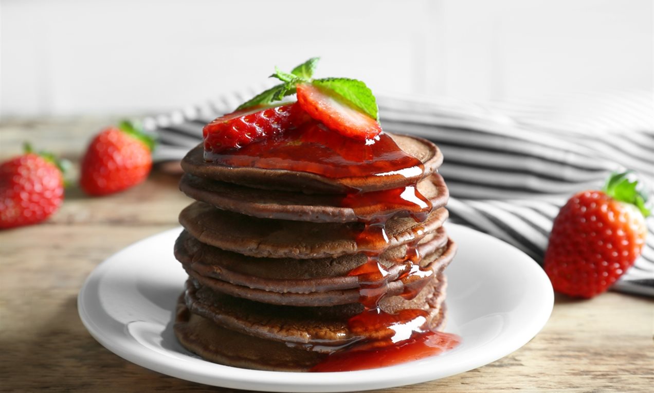 Chocolate Pancakes with Strawberry Sauce Recipe | Dr. Oetker