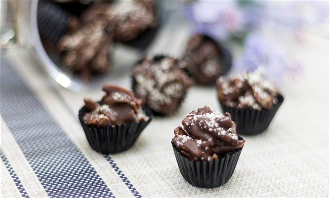 Almond Chocolate Cups Recipe | Dr. Oetker