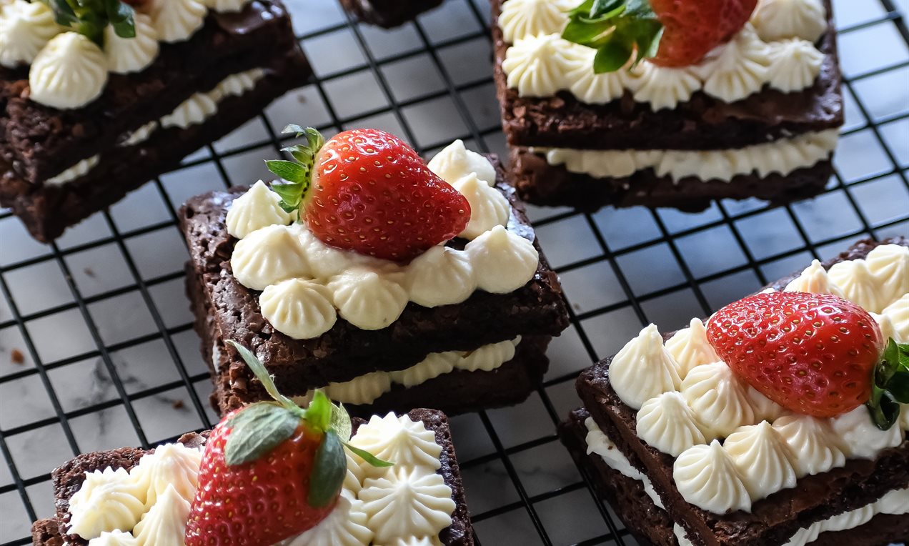 Cream Cheese Brownies Recipe | Dr. Oetker